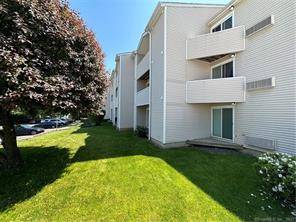 Located in the heart of town, yet tucked away in a private setting, you'll find this lovely 1 Bedroom and 1 Full Bath ranch style condo in the South Gate ...