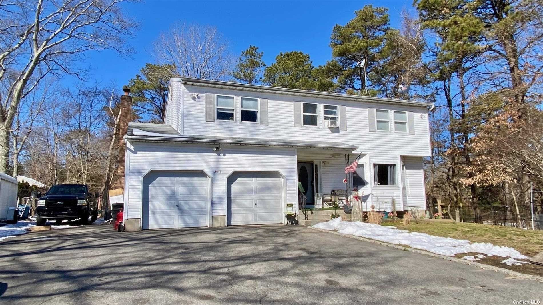 A Massive 4 Bedroom, 3. 5 Bath Glenwood Colonial Is Ready To Be Called Home !