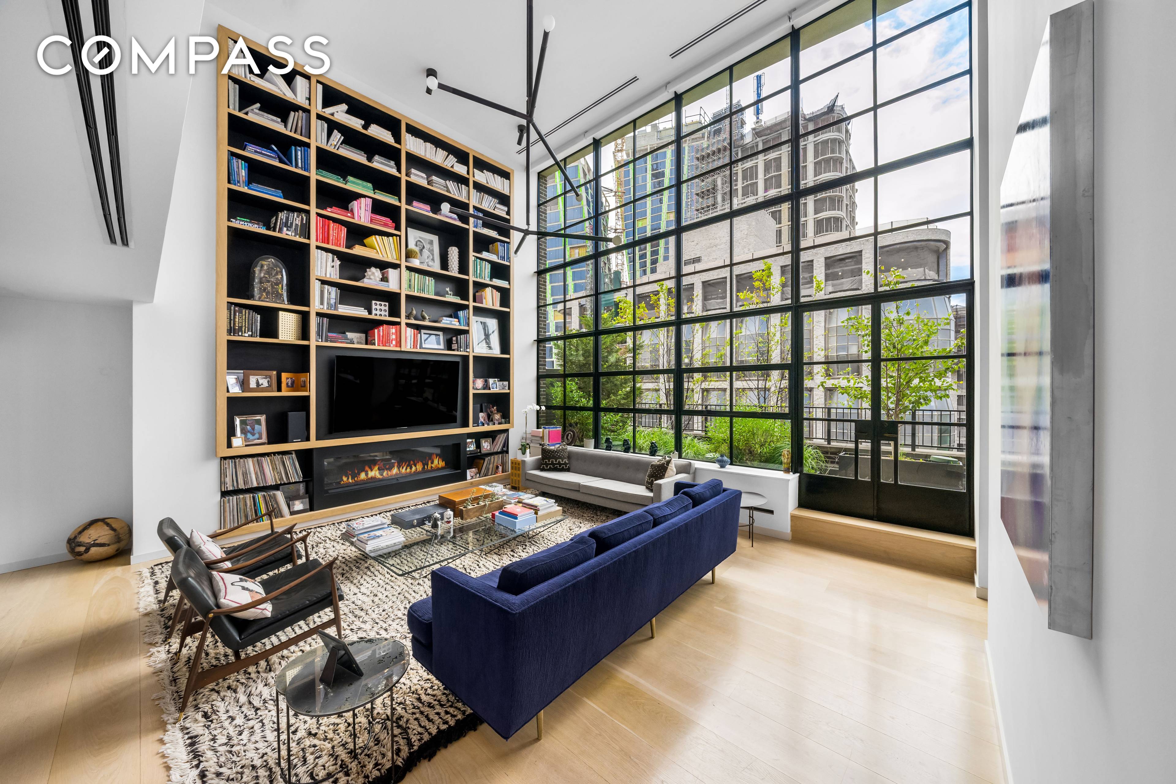 This spectacular Duplex Penthouse is located in the heart of the Chelsea Arts District, yet moments from the world s leading art galleries, the Meatpacking District, the High Line and ...