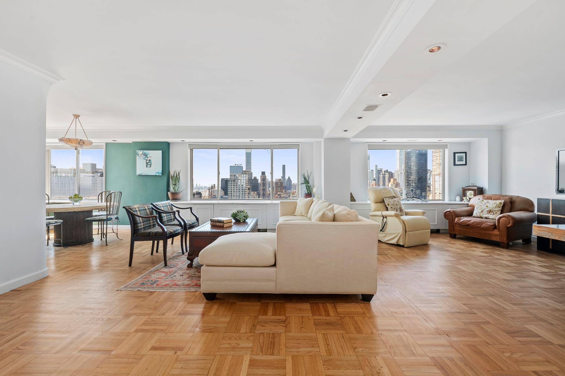 New to market ! Prestigious 360 East 72nd Street now offers a sprawling high floor apartment with magnificent open south and east views.