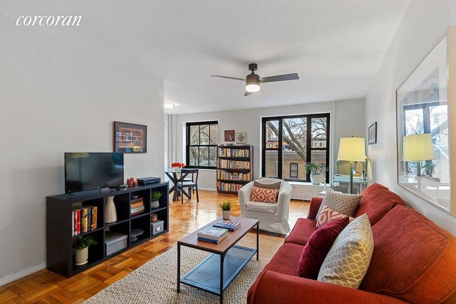 Perfectly located in the South Campus of the Clinton Hill Coops, 365 Clinton Avenue 3G offers great space, a fabulous location, beautiful light and a flexible layout with the possibility ...