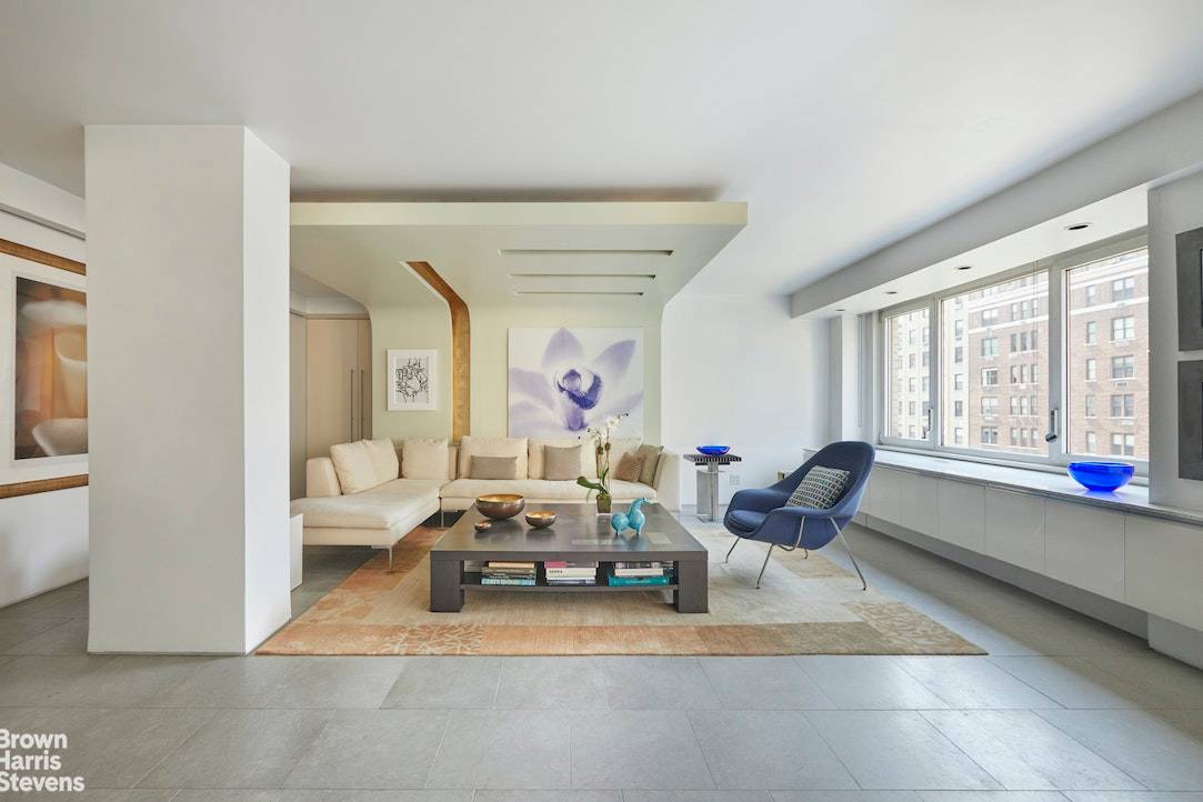 Have you dreamed of living on Park Avenue with wide open views and spectacular light ?