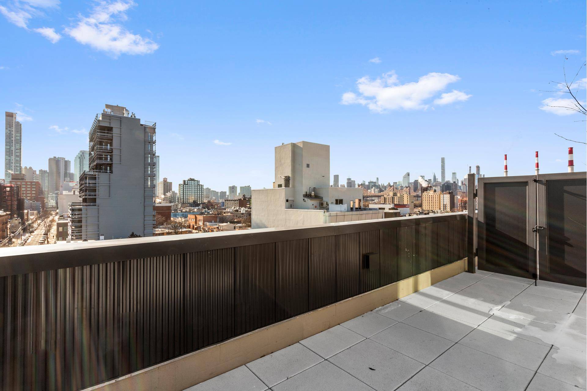 PENTHOUSE ONE BEDROOM APARTMENT BEAUTIFUL PRIVATE TERRACE WITH SKYLINE VIEWSThis thoughtfully laid out residence features oak flooring, high ceilings, and oversized windows.