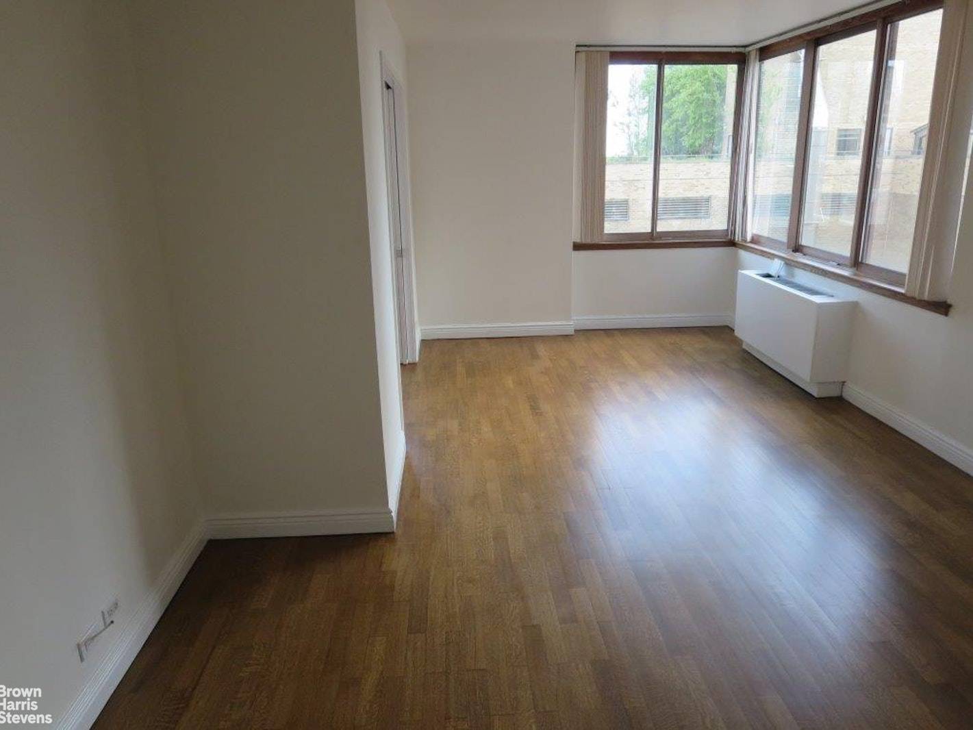 NEGOTIABLE RENTSpacious 2 BR, 1 and half marble baths facing south east corner unit of the building.