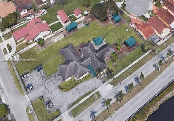 SUPER LOCATION IN SOUTH FLORIDA RIGHT ON BIRD ROAD, EXISTING DAYCARE WITH LICENSING FOR 130 STUDENTS WITH APPLE LICENSING, LOTS OF TRAFFIC, VERY CENTRALIZED IN THE CORNER OF 132 AVE ...