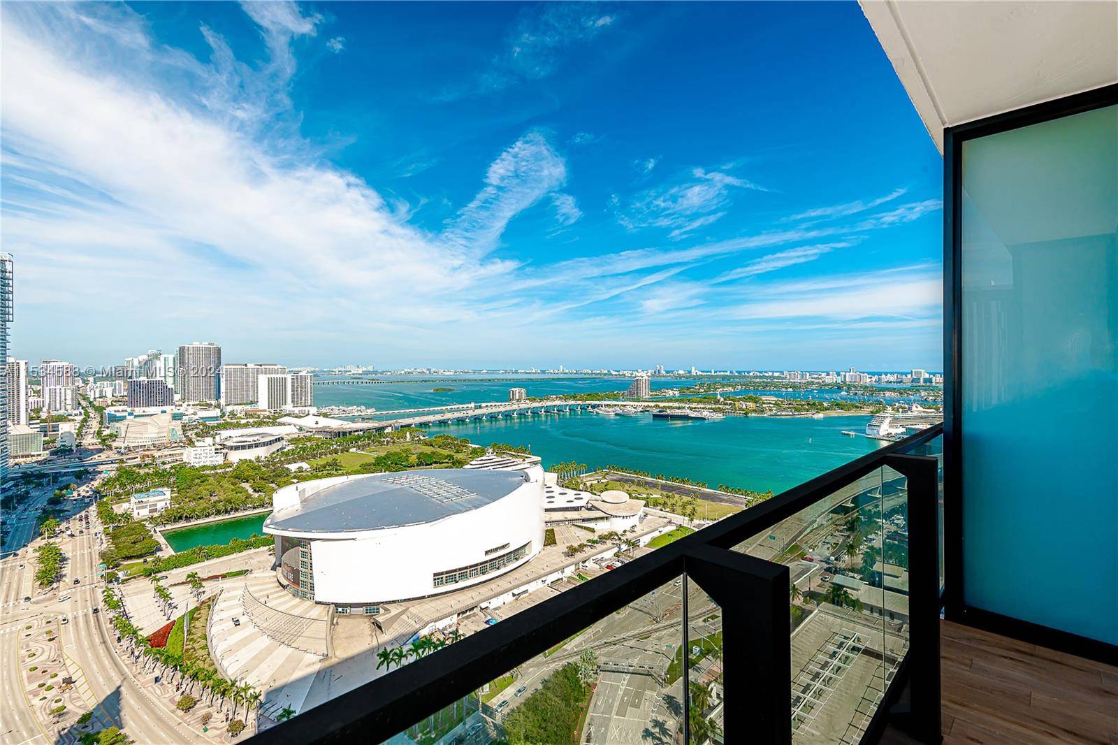 Indulge in luxury living with panoramic views of Biscayne Bay and Downtown Miami in this exquisite studio.