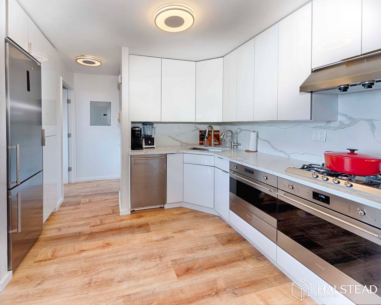 Upon entering this newly gut renovated converted 2 bed apartment, you will be presented with an open floorplan showcasing the unobstructed northern city skyline views !
