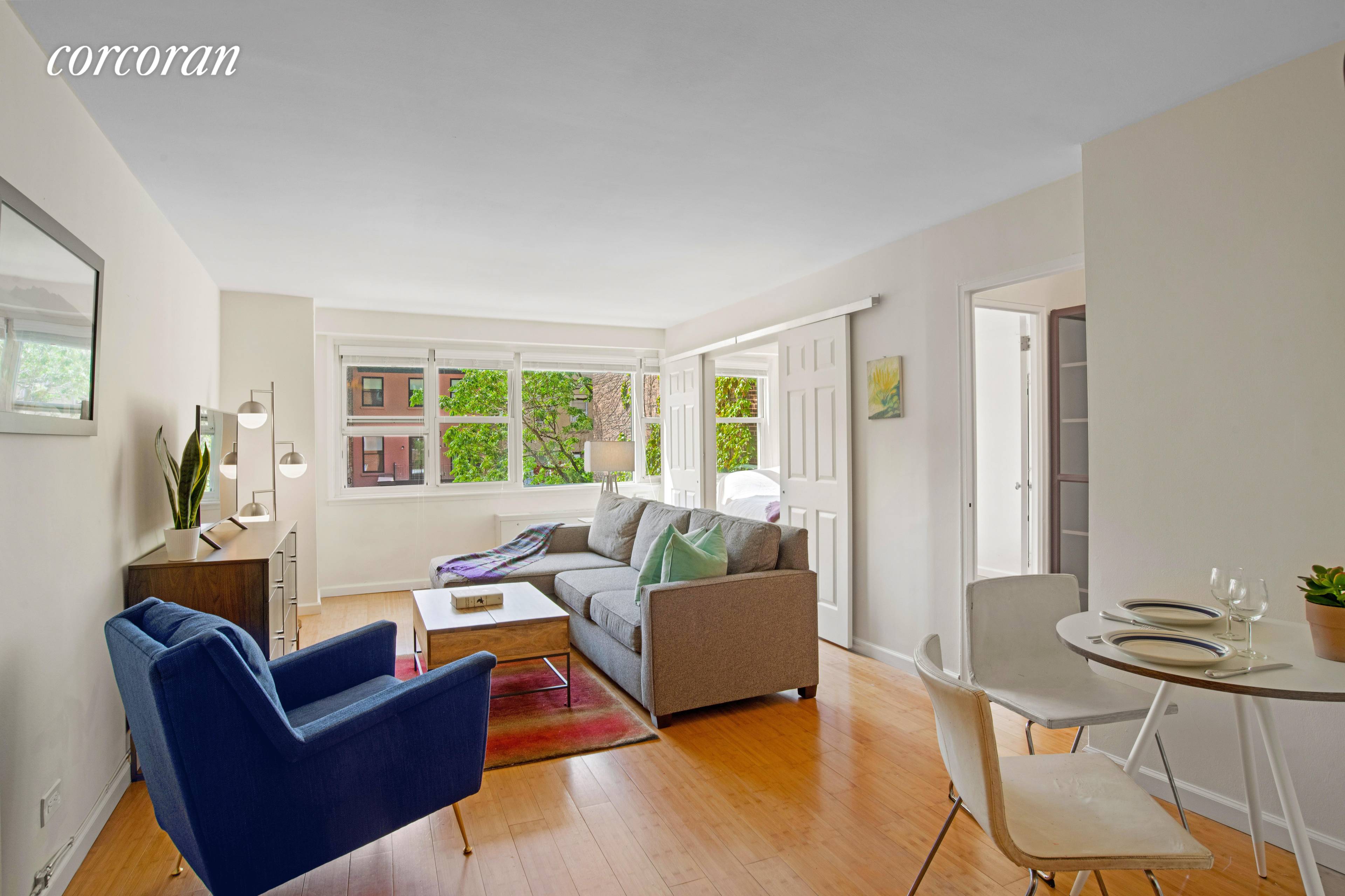 This is a serene and perfectly appointed junior one bedroom apartment located in historic Brooklyn Heights.