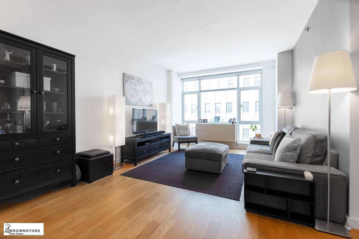 Come home to a luxury condominium in the heart of Downtown Brooklyn with 10F at 189 Schermerhorn Street.