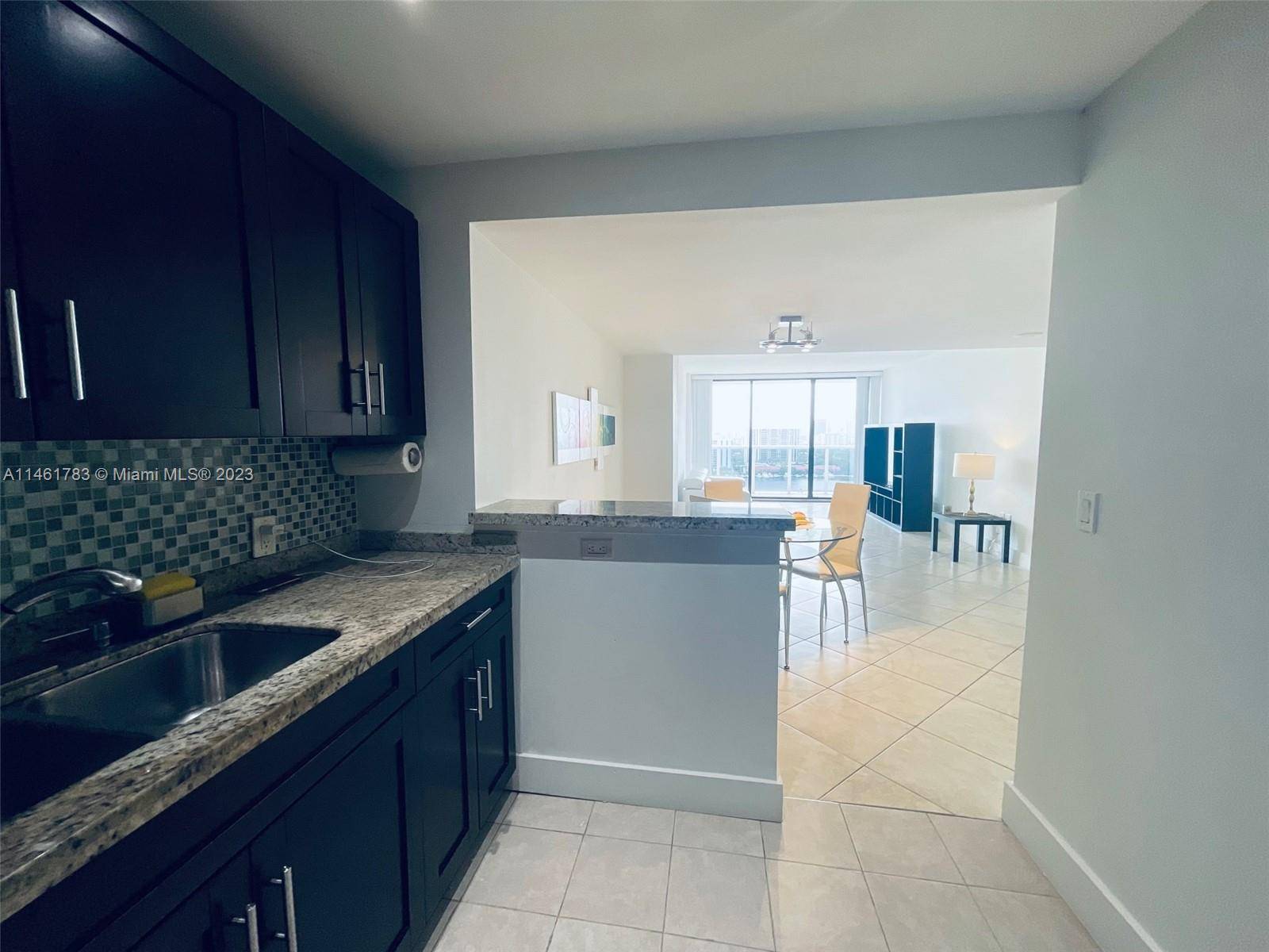 MILLION DOLLAR VIEW ! LOCATION LOCATION LOCATION BEAUTIFUL UNIT LOCATED IN THE HEART OF AVENTURA 2 FULL BEDROOM AND 2 2 BATHS, BEAUTIFUL APT FULLY RENOVATED WITH STUNNING VIEW !