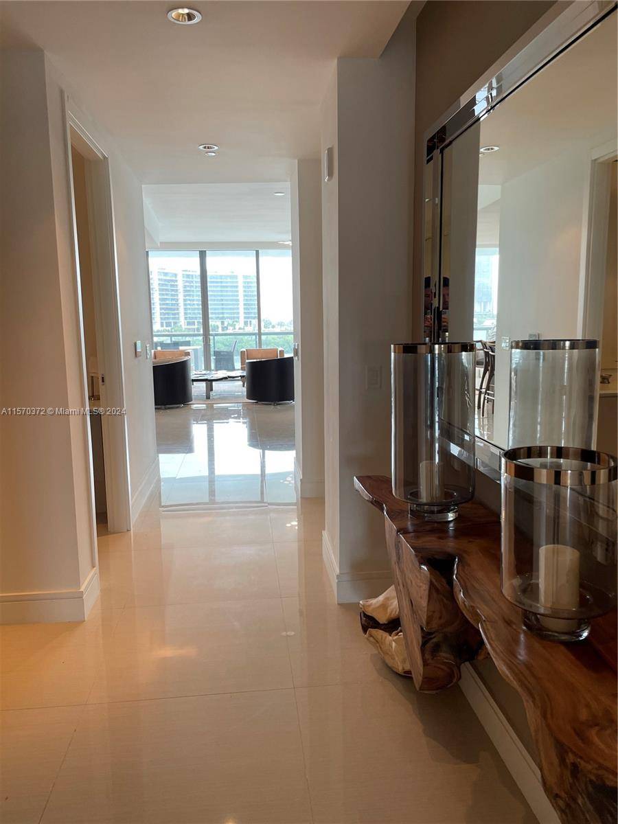 Fully furnished and spectacular, brand new never lived in, 4BD 4.