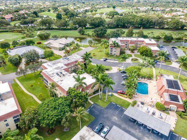 Welcome to this Cozy One Bedroom and One Bath 55 and up Community in the Prestigious Tamberlane located in the Heart of Palm Beach Gardens.