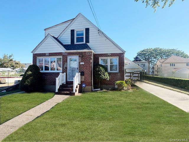 Welcome to 944 Cherry Lane, Floral Park located in the New Hyde Park School District 5.