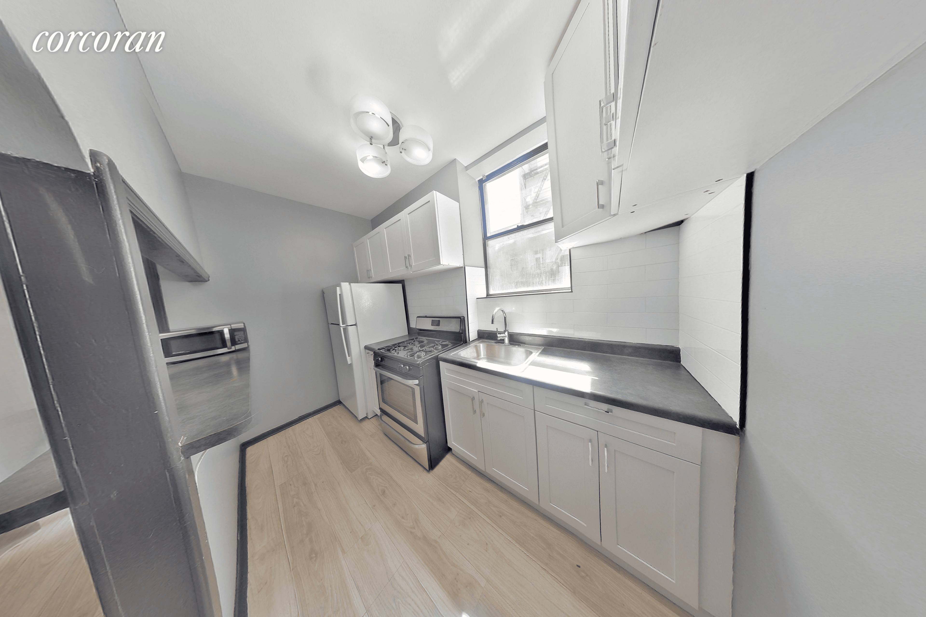 Spacious 5 Bedroom, 2 Bath Apartment in Williamsburg This massive first floor, 5 bedroom apartment in Williamsburg includes both large living and entertaining space including a large living room and ...