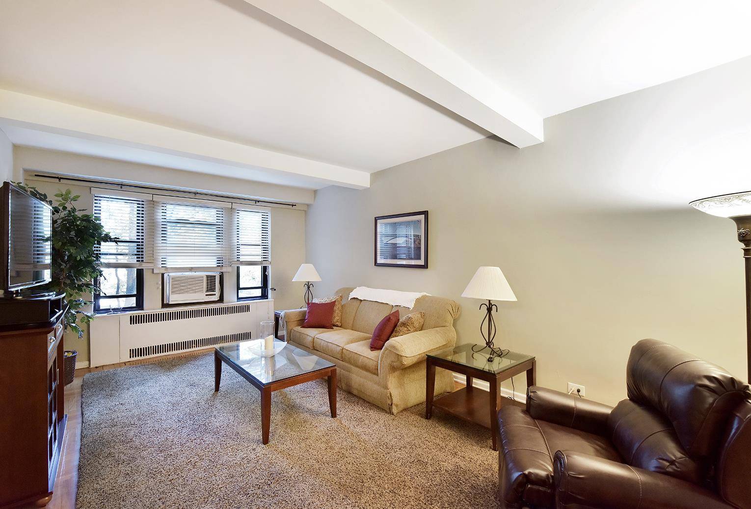 Park Terrace Gardens has features no other cooperative in Inwood can offer including concierge services, private gardens, common roof terrace and free high speed internet access.