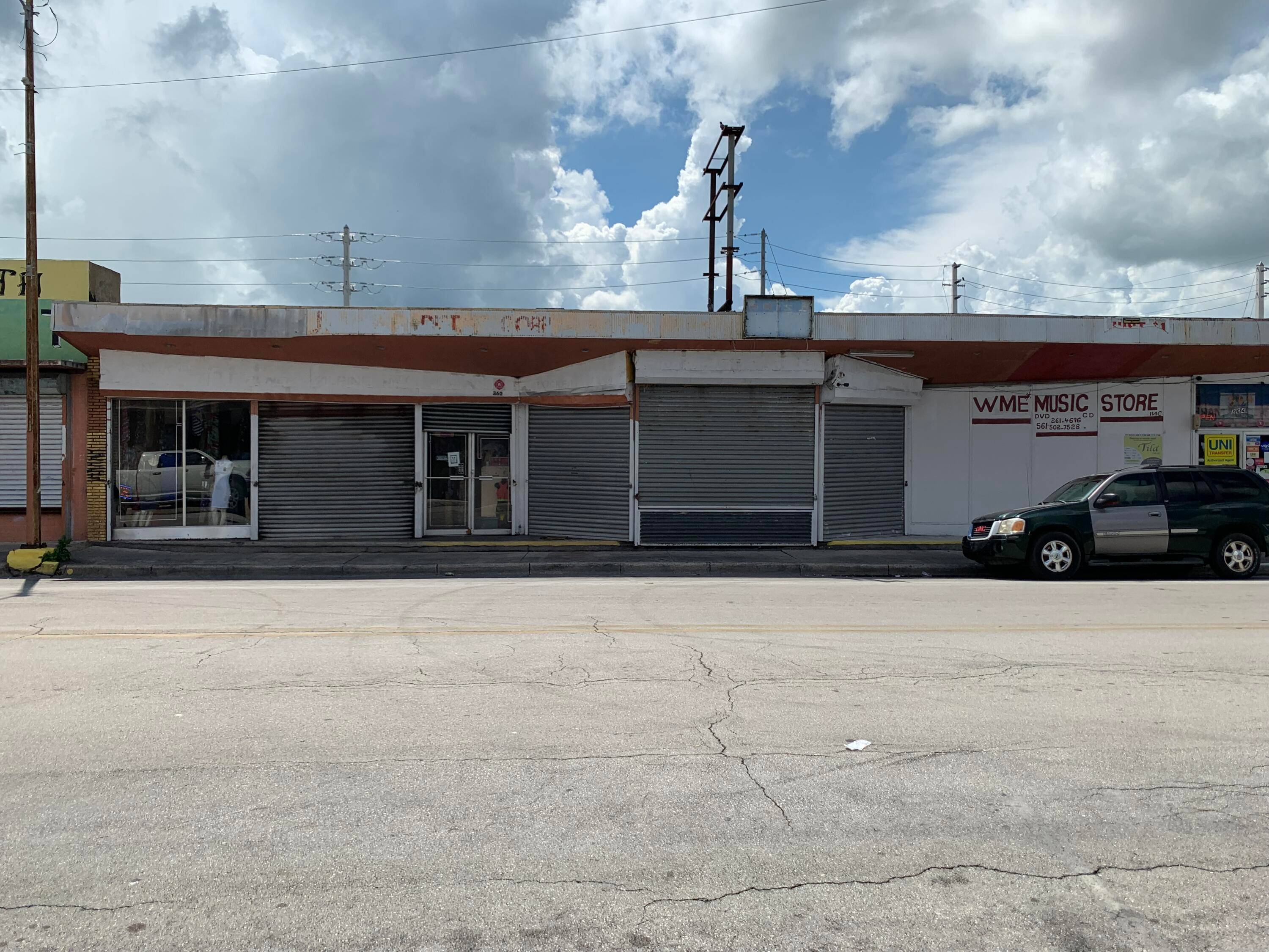 Belle Glade commercial district perfect location.