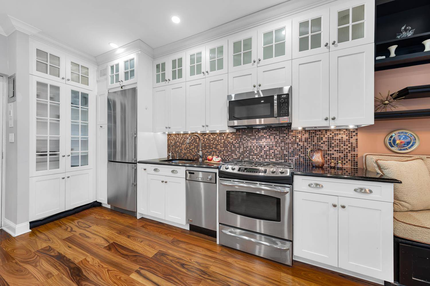 A rare find ! This pin drop quiet and perfectly proportioned 1 Bedroom is a serene oasis on the 4th floor of an intimate, boutique post war elevator co op.