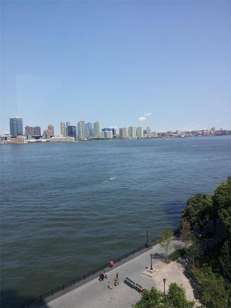 This completely renovated, beautiful, large 1009 ASF 2 bed 2 bath condo apartment has new floors, new kitchen cabinets, new granite counter tops, new window treatments and great Hudson River ...