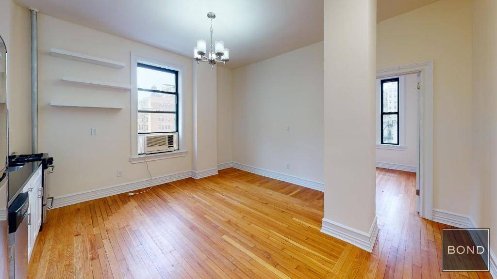 Beautiful Upper West Side One BedroomBOND New York Properties is a licensed real estate broker that proudly supports equal housing opportunity.
