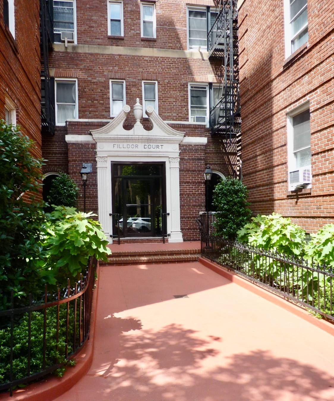 Spacious amp ; bright 1 Bedroom 1 Bath unit located on a quiet, tree lined street at Filldor Court.