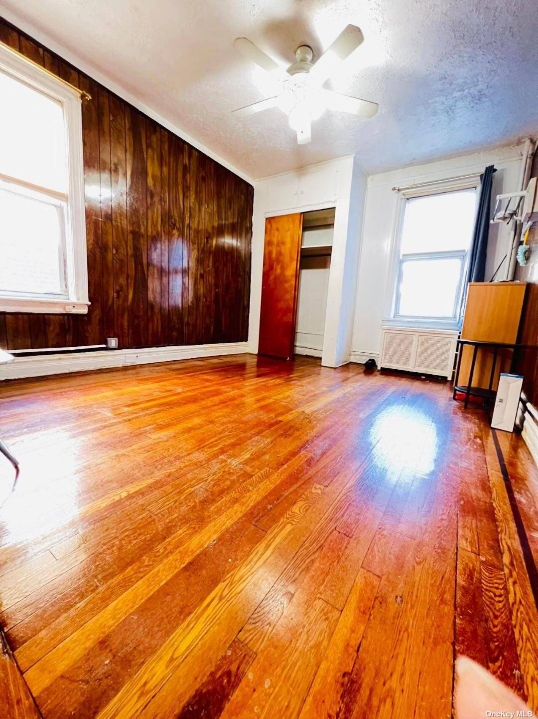 Prime Jackson Heights Block, Excellent condition, Move Right In !