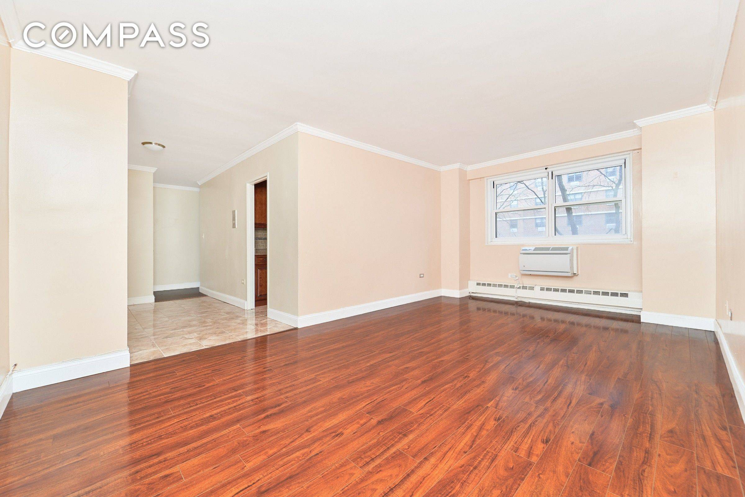 Won t last long ! Come enjoy the ease of living in a spacious 1 bedroom apartment located at the crossroads of convenient Downtown Brooklyn and charming Fort Greene.