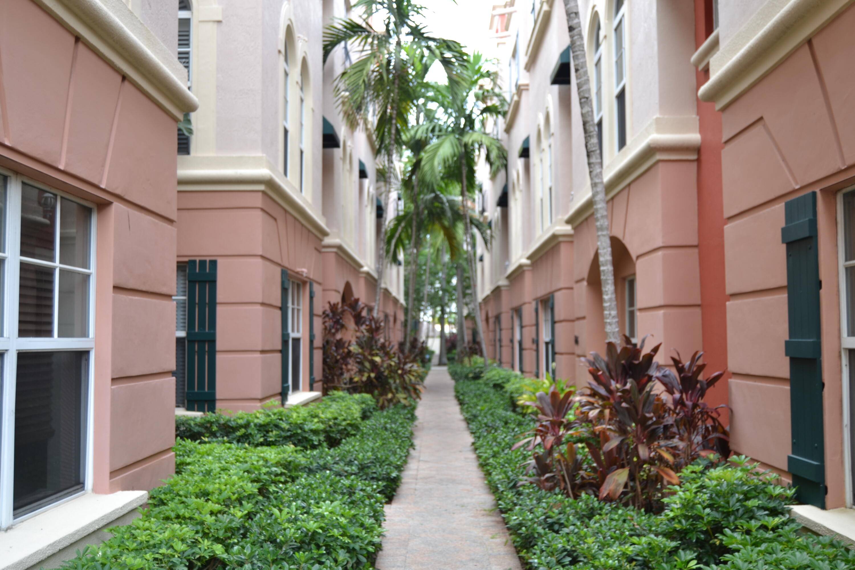 Explore the enchantment of Fort Lauderdale at Villa Medici, a gated townhouse ideal for families, roommates, or savvy investors.