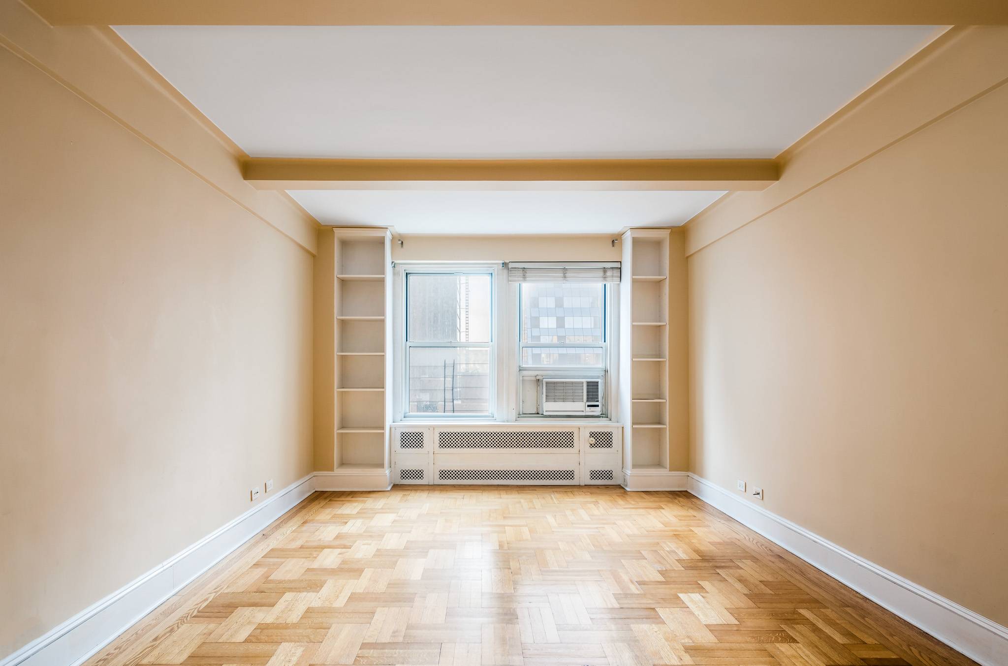 Fantastic opportunity to rent one of the largest one bedroom lines at 433 West 34th Street.
