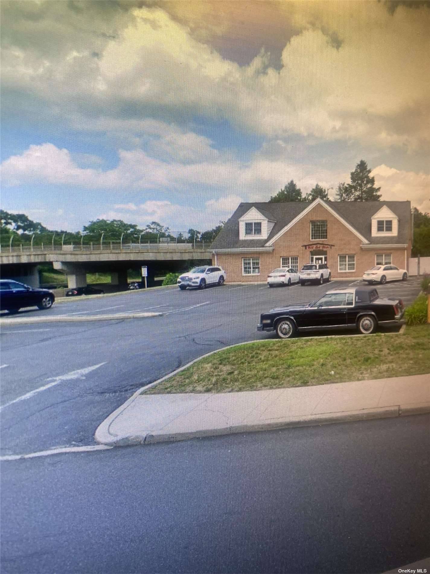 Exceptional commercial rental available main highway location Sunrise Highway, East Islip, south service road 3500 square feet possible business opportunity