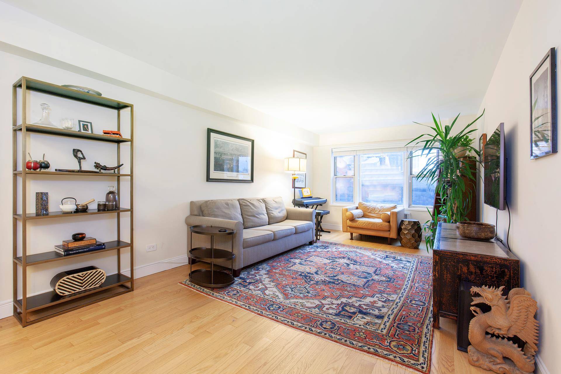Sun filled and gracious two bed, two bath apartment in a premier Brooklyn Heights full service building that checks all the boxes home office alcove, 2 modern baths, separate formal ...