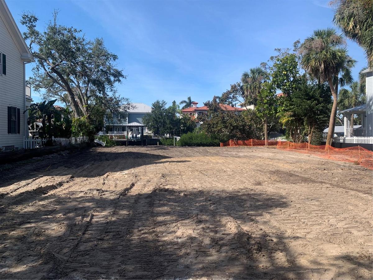 Beautiful lot. Ready to build your dream home!