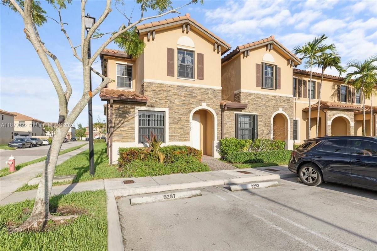 CORNER TOWNHOUSE FOR SALE in prestigious BONTERRA community.