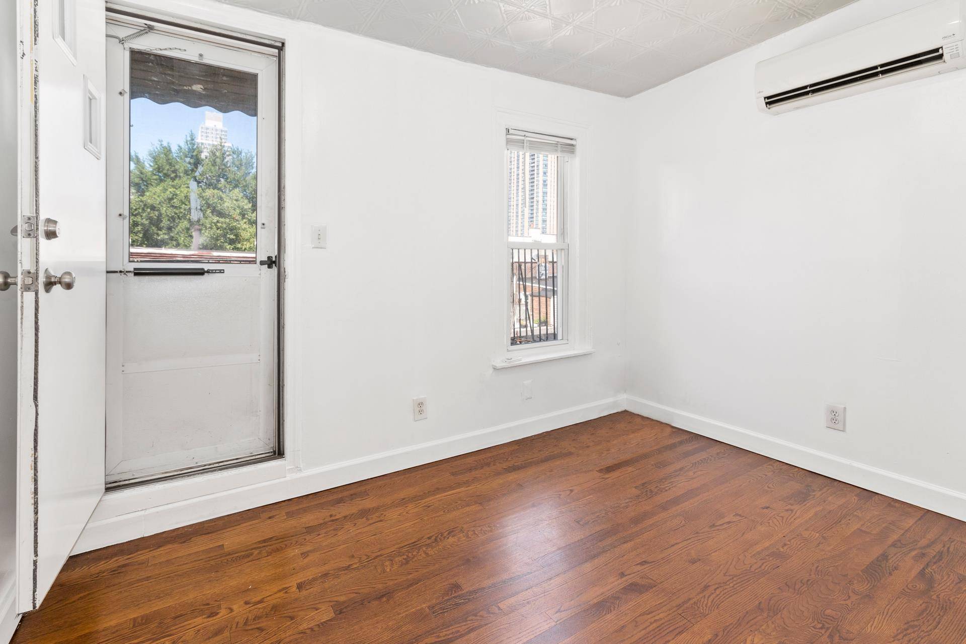 PRIME Location in Hunter's Point LIC Steps from the Vernon Boulevard Jackson Avenue Station 7 Train Only 5 minute train ride to Grand Central Just two blocks from the parks ...