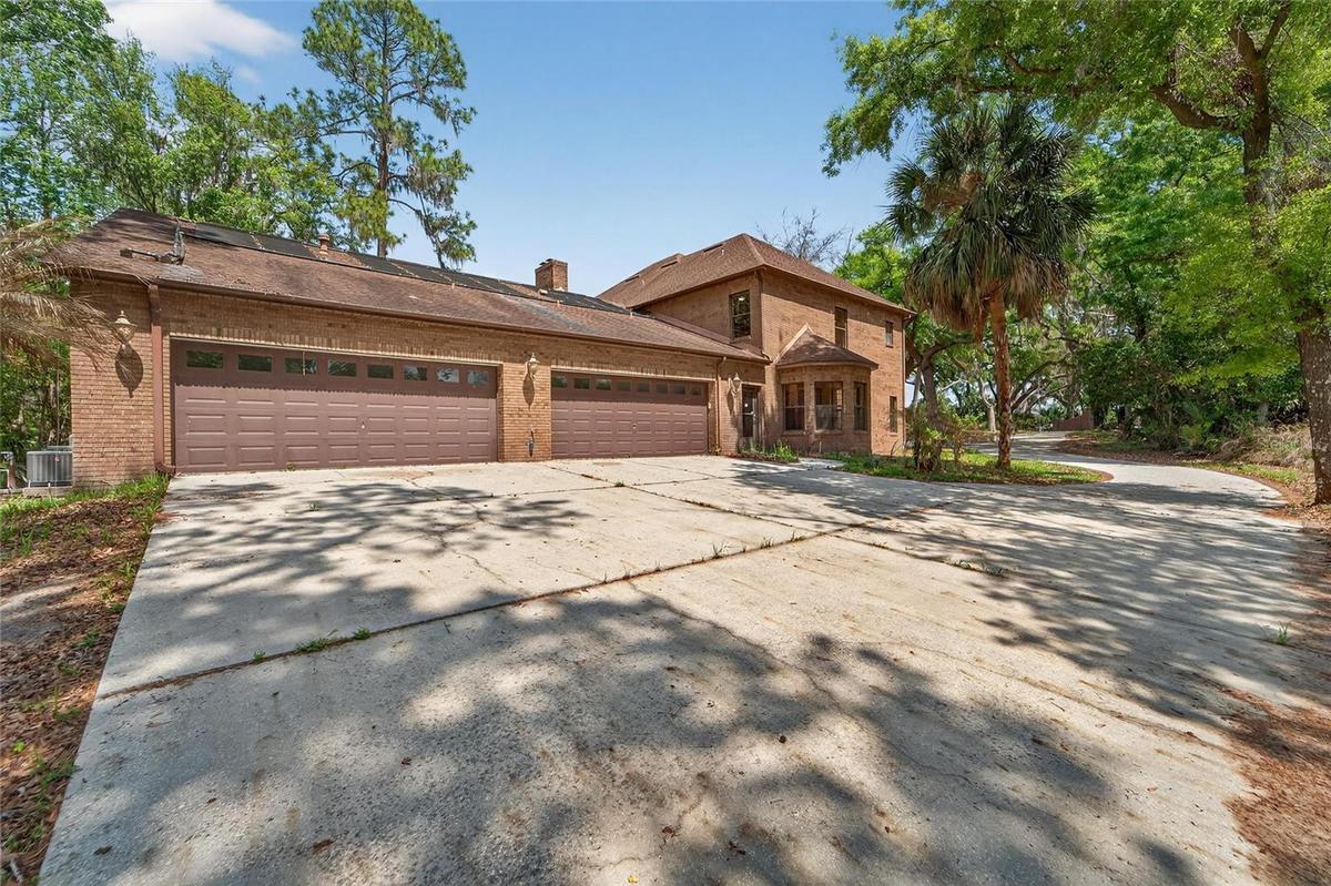 Side-entry 4-car garage with oversized parking