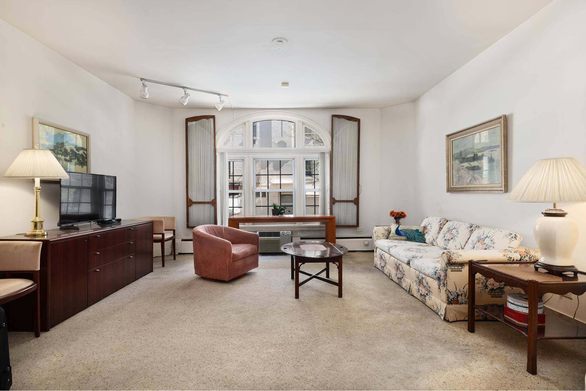 Originally conceived as one of five automobile stables that occupies 168 176 East 75th street, this landmarked town house and its neighbors were designed by Hill and Stout in 1902 ...