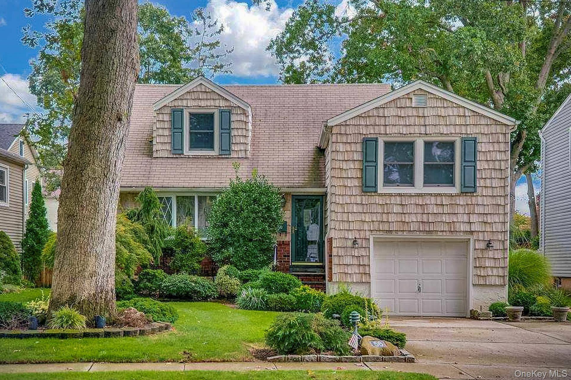 WELCOME TO THIS SPACIOUS SPLIT LEVEL HOME THAT OFFERS AN OPEN FLOOR PLAN AND HARDWOOD FLOORING THROUGHOUT.