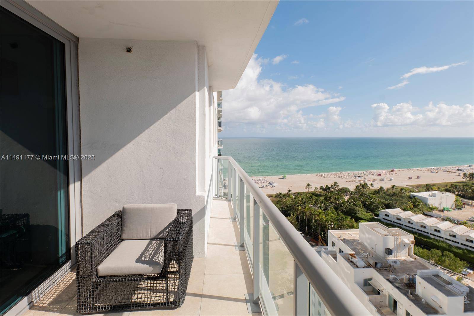 Stunning 2Bed 2 baths SE unit corner featuring with breathtaking panoramic views of the Atlantic Ocean and Bay, Miami Beach and downtown Miami skyline through floor to ceiling, impact windows.