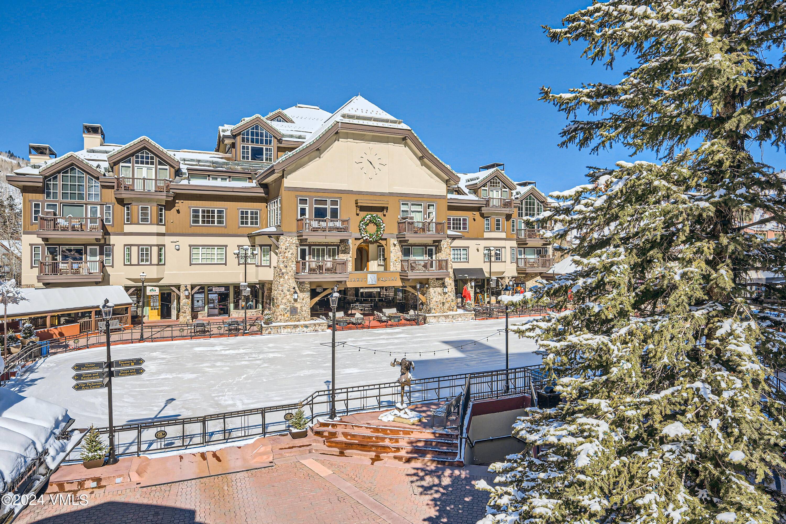 This wonderful Beaver Creek property is conveniently located in Market Square, just steps away from the ski slopes and ice skating rink, in the heart of vibrant Beaver Creek Village.