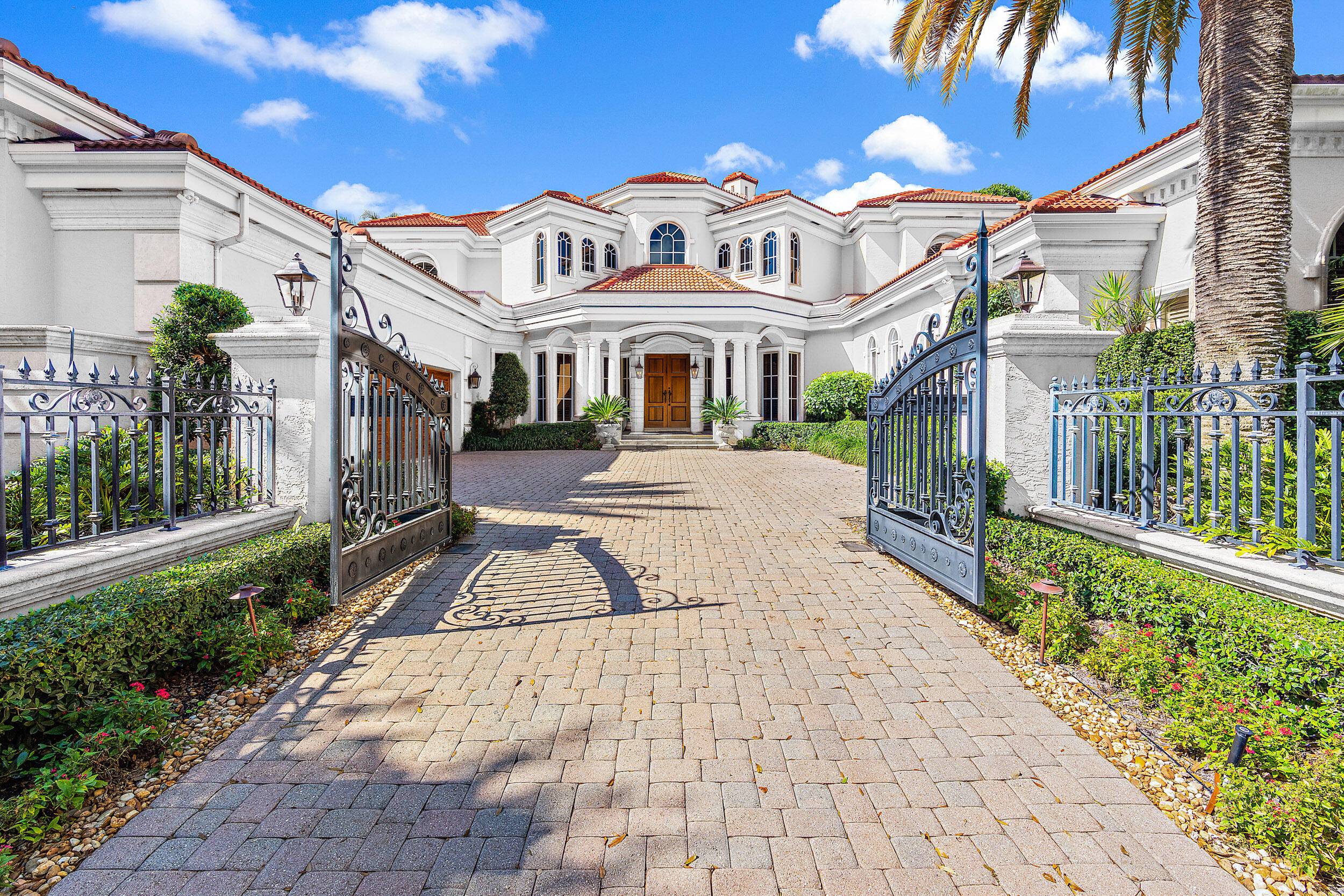 Rarely offered in the prestigious Admirals Cove, This elegant custom estate fully furnished for ANNUAL LEASE.