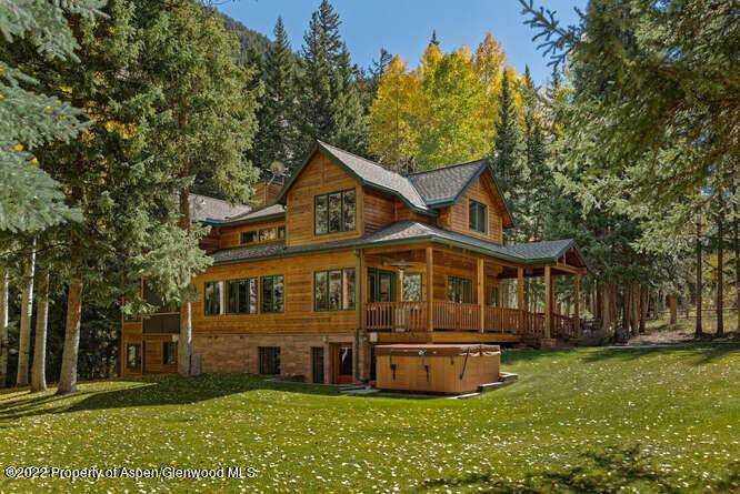 Enjoy the solitude of this picturesque alpine setting in the Castle Creek Valley, just 9 miles from downtown Aspen !