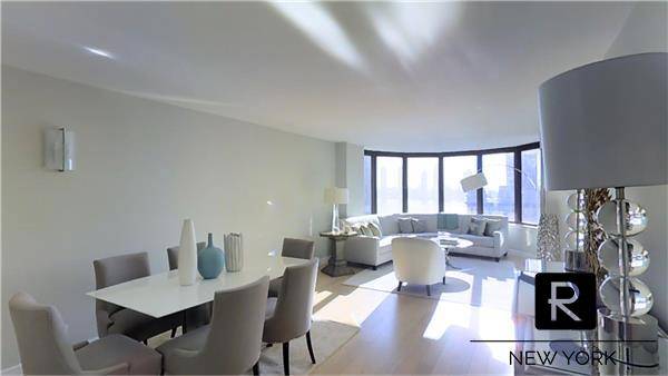 Beautifully flooded with natural light, is a stunning water and city view home in this luxury building !