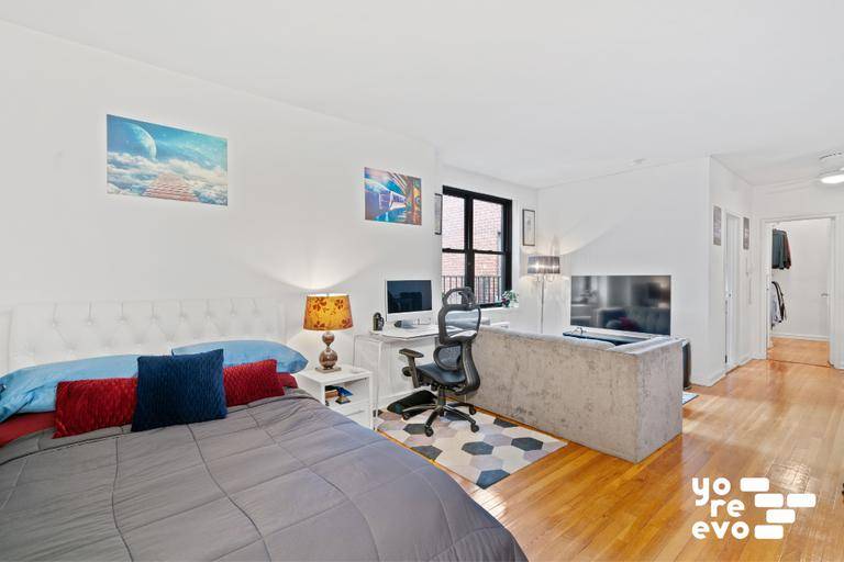 Welcome to 100 West 12th Street apartment 6E, a top floor studio in the absolute heart of Greenwich Village.