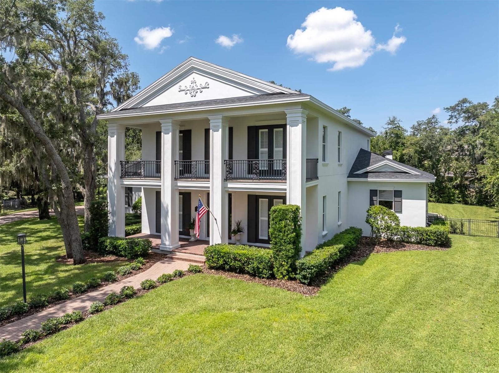SOUTHERN ESTATE IN FISHHAWK!