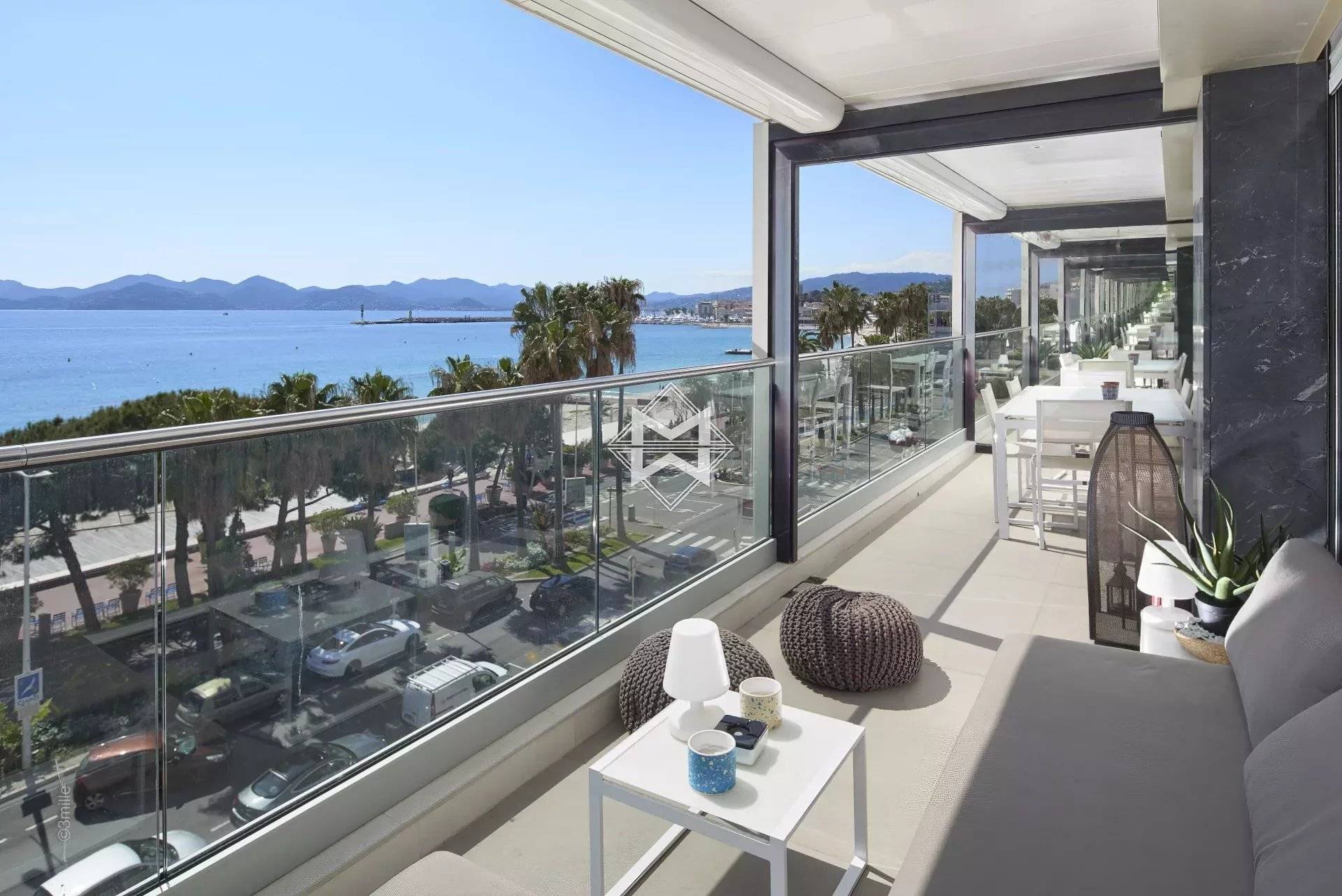 Cannes Croisette, magnificent contemporary duplex