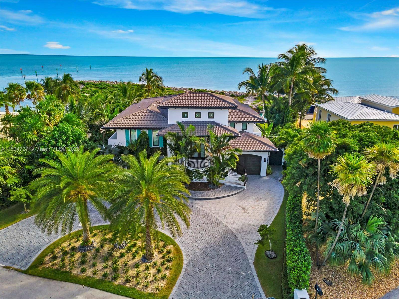 Welcome to Casa Torini, a stunning Greek inspired paradise located in the beautiful Duck Key, Florida !