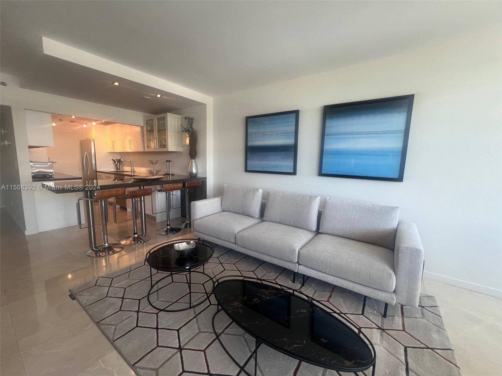 Stunning 1 bed 1bath apartment with balcony and lateral ocean view !