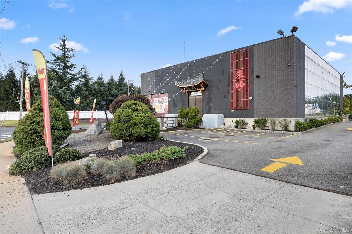 View of commercial location featuring uncovered parking