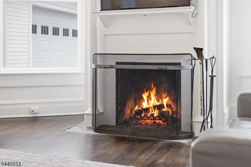 Working Living Room Fire Place