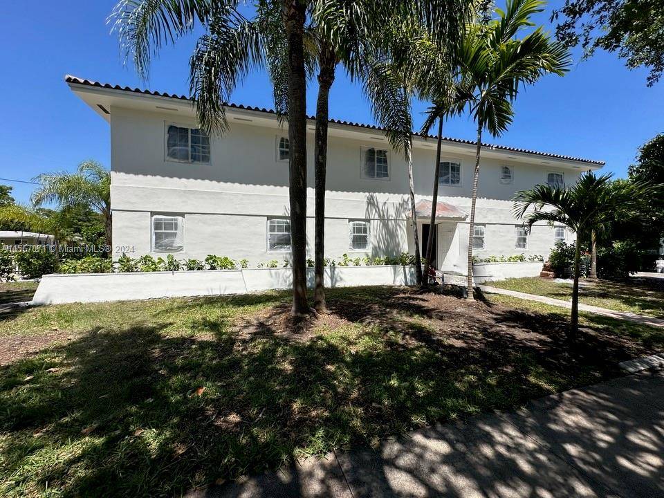 Beautiful, totally updated duplex in the heart of Coral Gables !