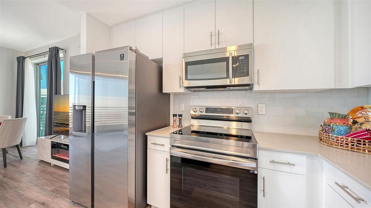 Quarts counters, light a bright kitchen